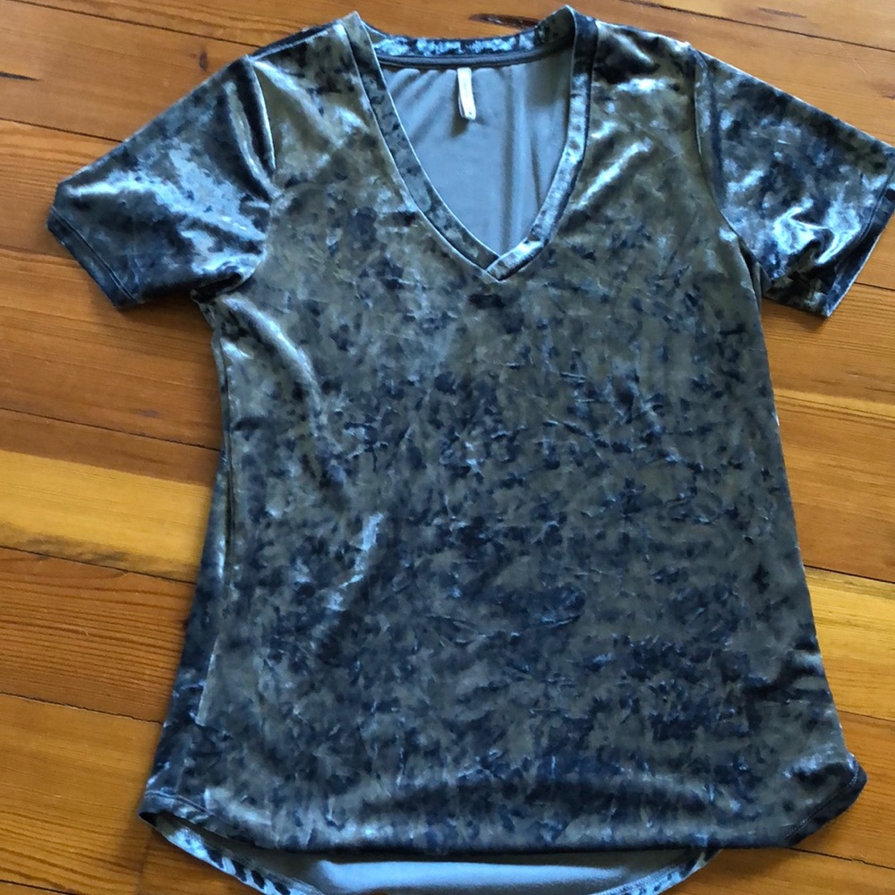 Short sleeve t-shirt.